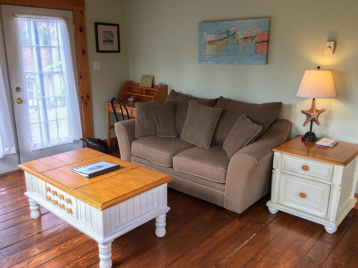 Larinda'S Landing Oceanfront Cottages Halifax Bagian luar foto