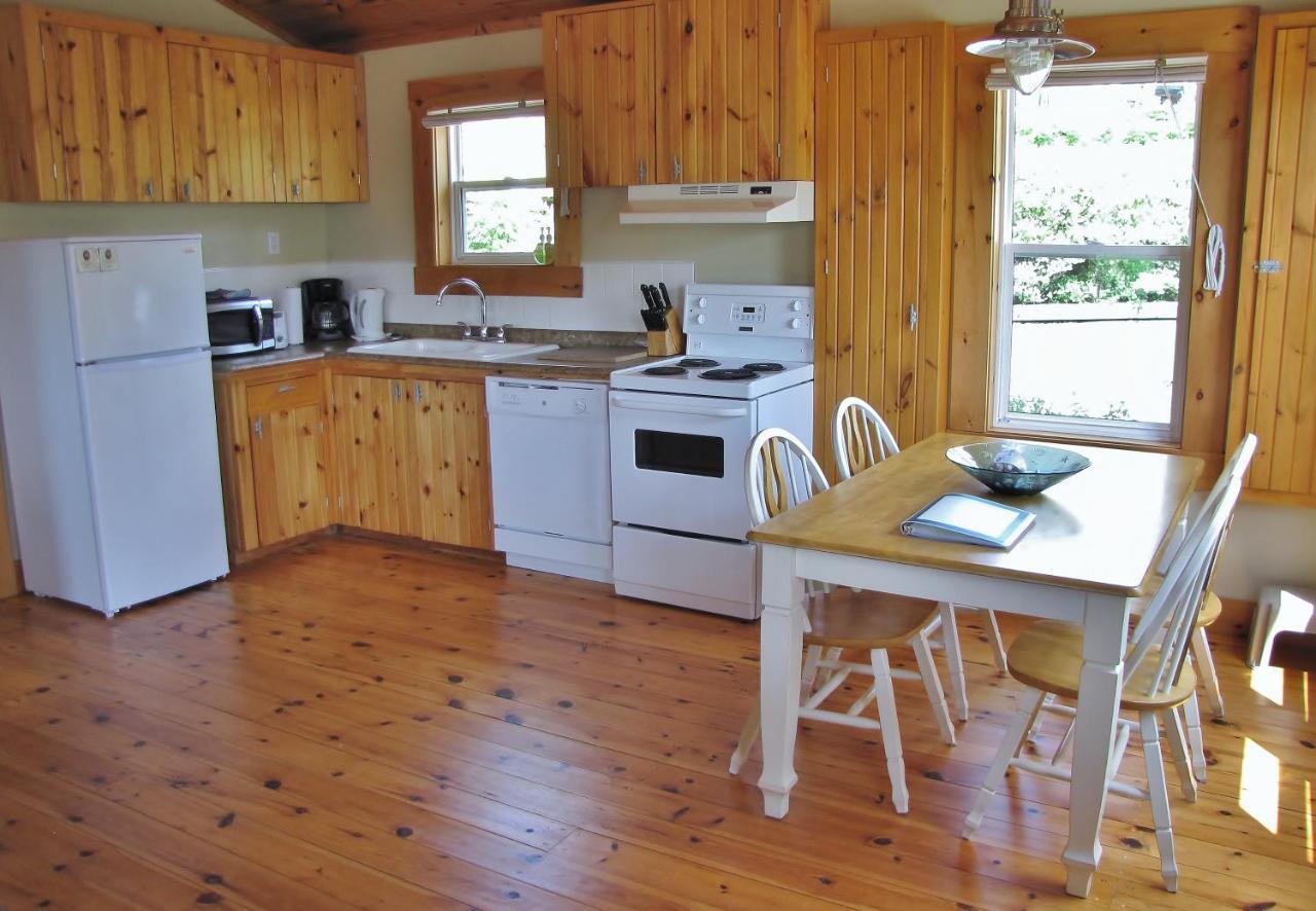 Larinda'S Landing Oceanfront Cottages Halifax Bagian luar foto