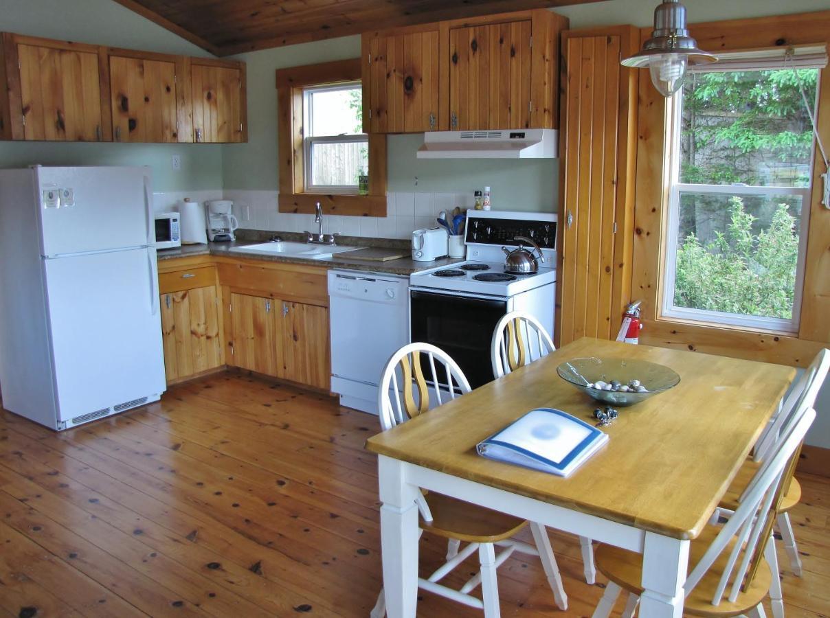 Larinda'S Landing Oceanfront Cottages Halifax Bagian luar foto